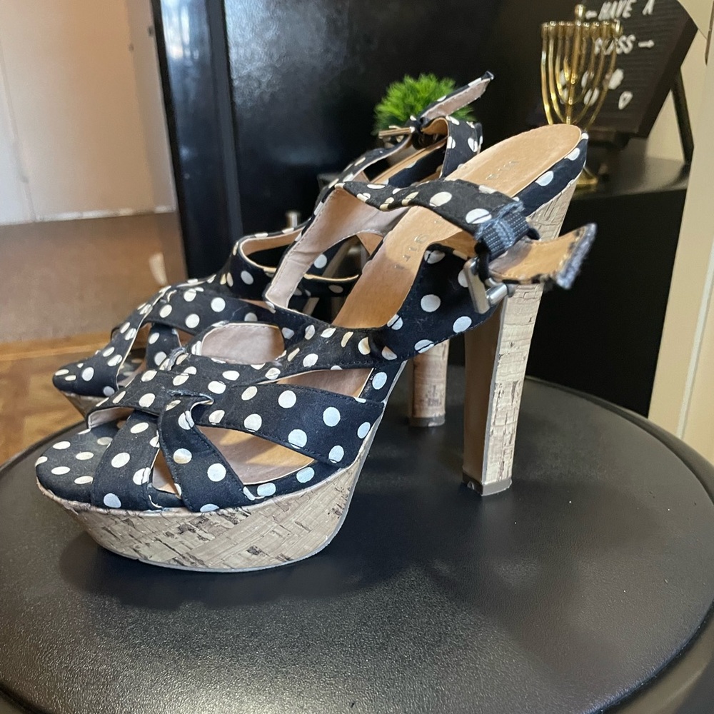 Strap, polka dot, wooden heel, size 7
